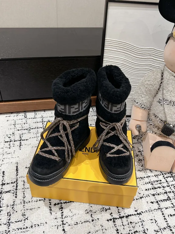 Fendi Shoe 